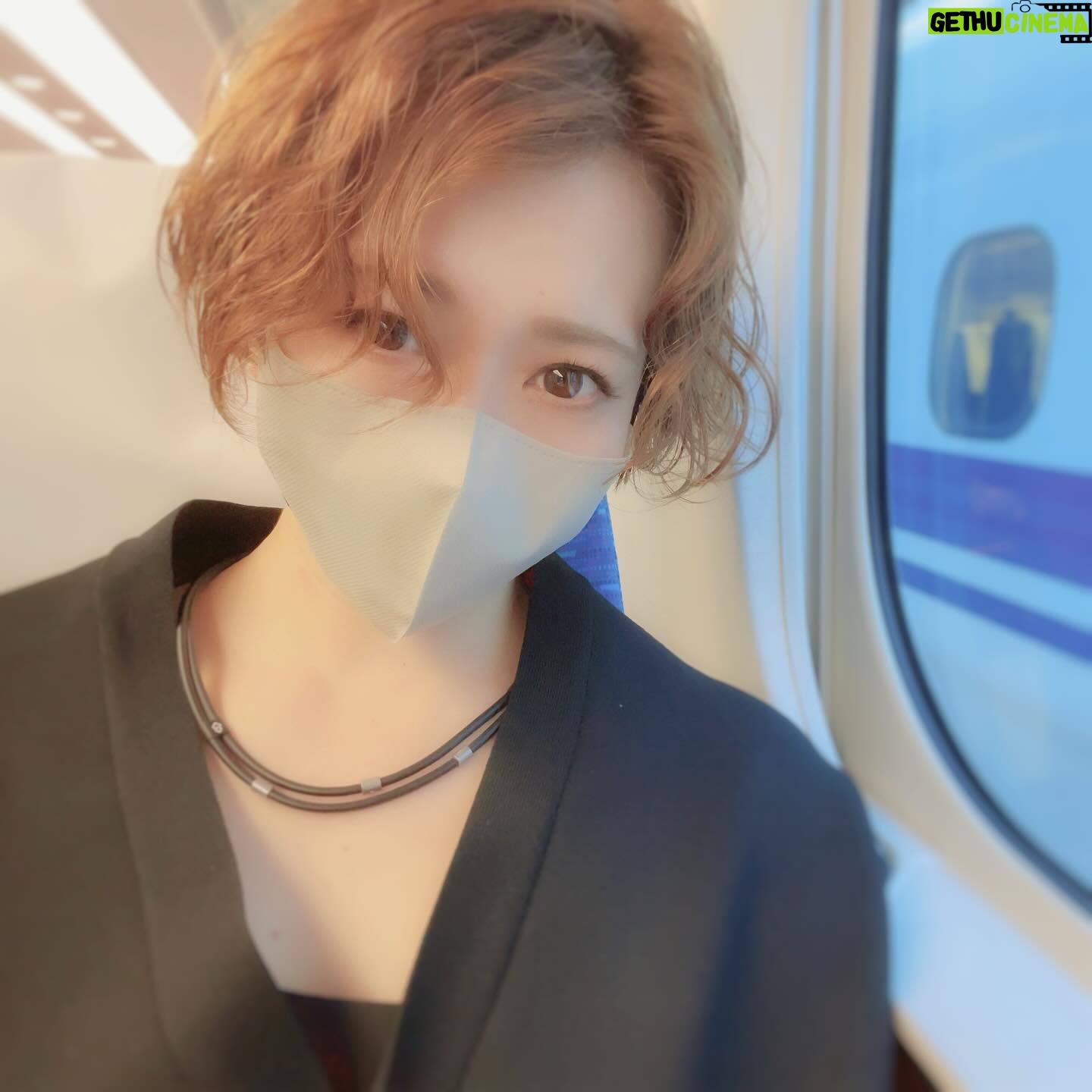 Kaori Nazuka - 766 Likes - 🚅
今週もバタバタで…
気づけばもう木曜日…🙃
本日は京都でお仕事なので
久しぶりの新幹線🚅
行ってきまーす♪
皆さまも楽しき一日を♡