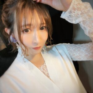 Kaori Nazuka Instagram - 🎂
今日は幸せなことに朝から大忙しで…
病院→仕事→稽古→撮影→
レコーディング→打ち上げ…
そして只今帰路…🤗

こんな幸せな誕生日ある？
と言うくらい盛り沢山な一日で✨
欲張りな私には
最高に幸せな30代最後の歳の
スタートとなりました💕
皆さま、本当にありがとうございます♡

本日は写真を撮る時間も無くて💦
少し前の写真でごめんなさい😅

お祝いメッセージも
ありがとうございました♡
ちょこちょこ見させていただき
ニマニマしながら
本日のパワーとさせていただきました♡すごく嬉しかったです😊

この幸せな状態のまま…
眠りたい気持ちもあるけど…
明日のことを考えると🙄…
洗濯物とお弁当の準備だけは
しようと思いますw