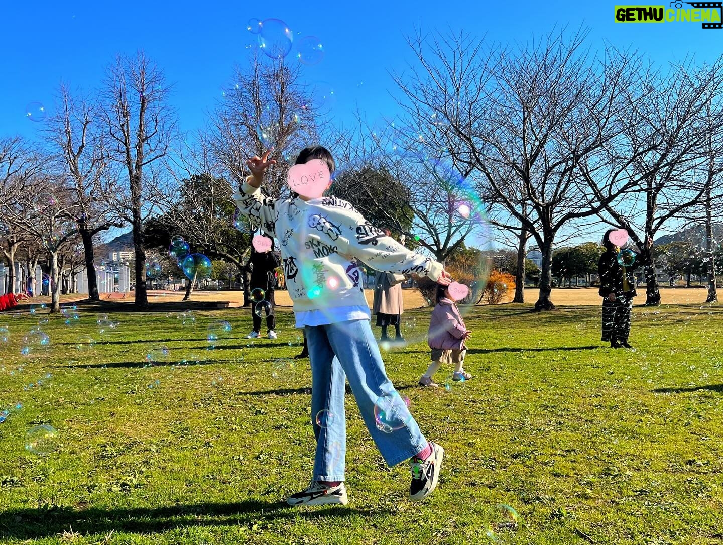 Kaori Nazuka - 802 Likes - 🫧
公園に行ったら
シャボン玉パフォーマンスを
してくださっている方がいて
心が救われました🫧
子供たちも大はしゃぎ♡
ありがとうございます♡
綺麗…😍