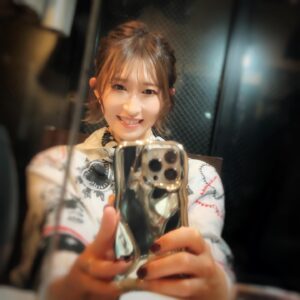 Kaori Nazuka Instagram - 💄
本日最初のお仕事は
撮影だったよ〜👗

朝からキレイにしてもらえて
Happy🎶

さっ♪
午後も楽しみましょう♡