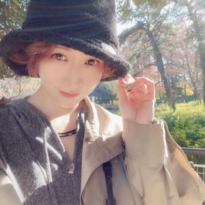Kaori Nazuka Instagram - ⛲️
今日も午前中は時間できたので
公園散歩🌿

とっても心地良い天気🕊️