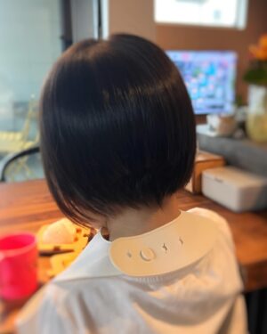 Kaori Nazuka Instagram - ✂︎
チビたんの後ろ髪
初めて切った〜♡
(記念筆を作りたかったんだけど
薄毛ちゃんだったのでようやく…♡)

初めてにしては
なかなか上手く切れた気がする…✨
…いや…よく見るとガタガタだし
斜めになっておりますが…😂

まぁ、可愛いから良し！！w

髪切ったら
また一段と
大人っぽくなったなぁ…☺️

チビたんでは
なくなりつつあるのが
嬉しくもあり
少しだけ寂しくもある…🥲