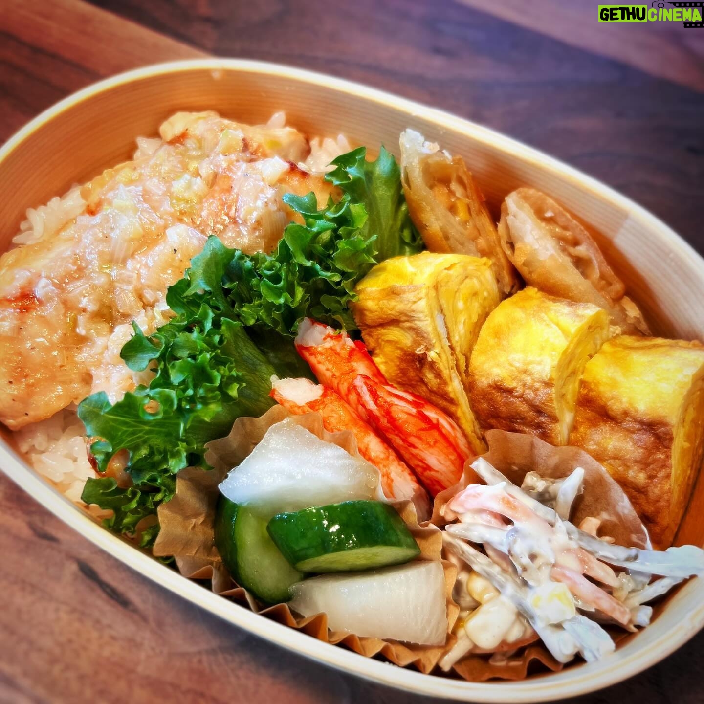 Kaori Nazuka - 809 Likes - 🍱
約一週間で
少しは上達した気がする😋
まだ一週間…?🙄
という恐怖もあるけど…
そこは考えずに…w
ストックも増えたし
気持ち的にも
楽しめるようになってきた♡
娘も新生活で
ドキドキしたり
ワクワクしたり
慣れない生活やルールに
気づかないうちに
たくさんストレス
抱えてるだろうから…
お弁当で
少しでも元気になれたら…♡
と、つい張り切っちゃうよねw
もっともっと
レパートリー増やすぞ〜🎶
#お弁当