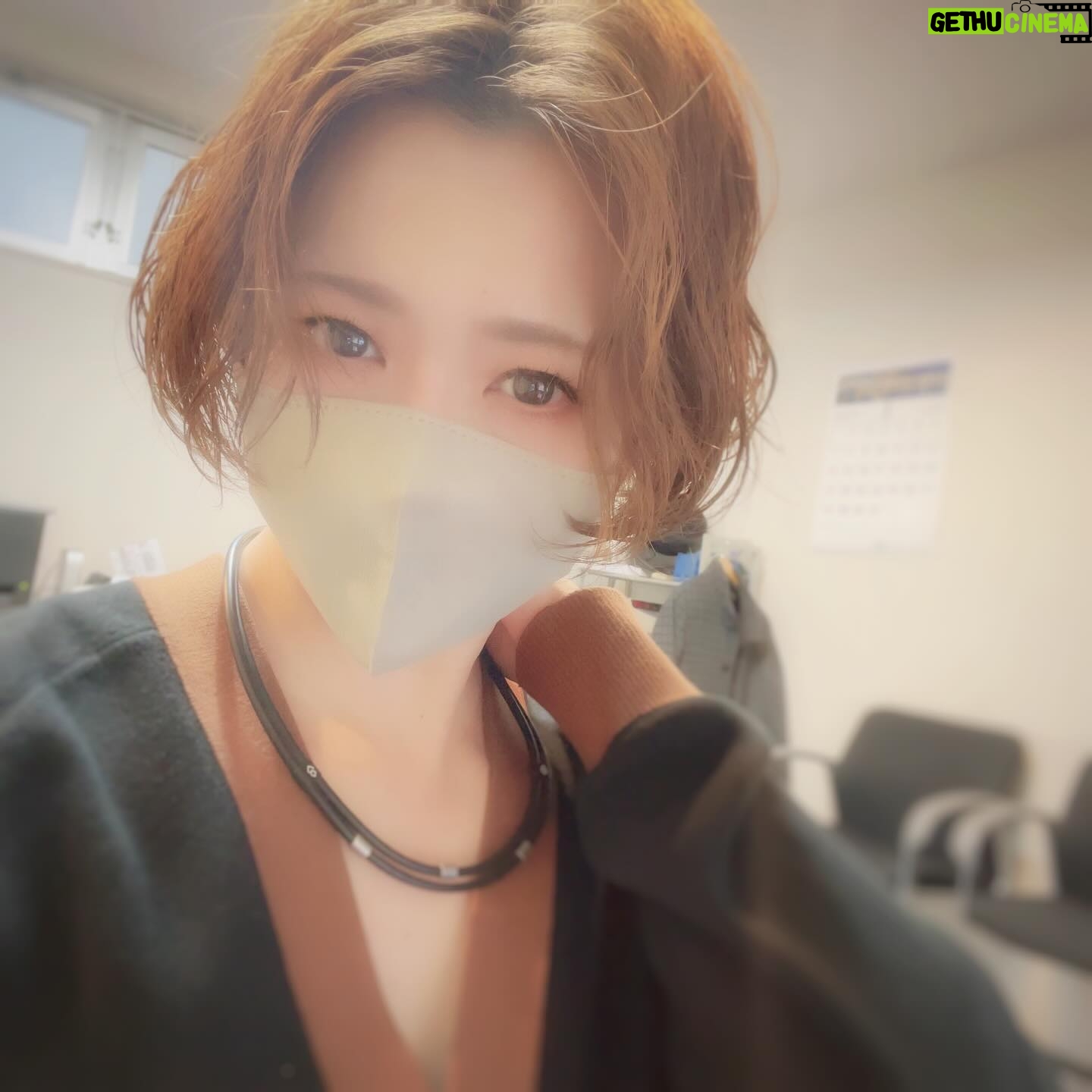 Kaori Nazuka - 825 Likes - 🕊️
今朝…
たまたま鏡前で
髪の毛を
耳にかけてみたら…
おぉ、
このヘアセットもありだな✨
となった😁
かなりクールだけど
スッキリしてて嫌いじゃない✨
服装によって
使い分けるのありだな…🤔