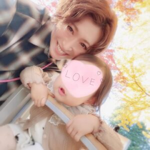 Kaori Nazuka Instagram - 🍁
紅葉キレイだった〜♪

短い時間だったけど
楽しく幸せな時間♡

公園久しぶりだったなぁ…🕊️