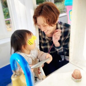 Kaori Nazuka Instagram - 🍁
紅葉キレイだった〜♪

短い時間だったけど
楽しく幸せな時間♡

公園久しぶりだったなぁ…🕊️