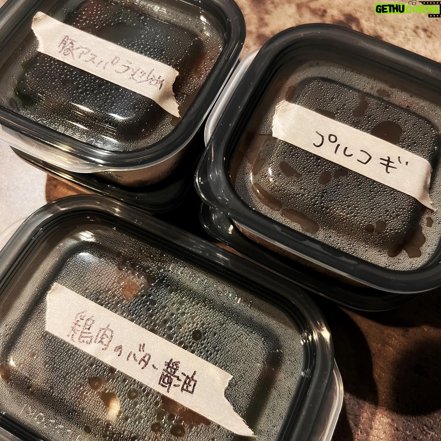 Kaori Nazuka - 809 Likes - 🍱
約一週間で
少しは上達した気がする😋
まだ一週間…?🙄
という恐怖もあるけど…
そこは考えずに…w
ストックも増えたし
気持ち的にも
楽しめるようになってきた♡
娘も新生活で
ドキドキしたり
ワクワクしたり
慣れない生活やルールに
気づかないうちに
たくさんストレス
抱えてるだろうから…
お弁当で
少しでも元気になれたら…♡
と、つい張り切っちゃうよねw
もっともっと
レパートリー増やすぞ〜🎶
#お弁当
