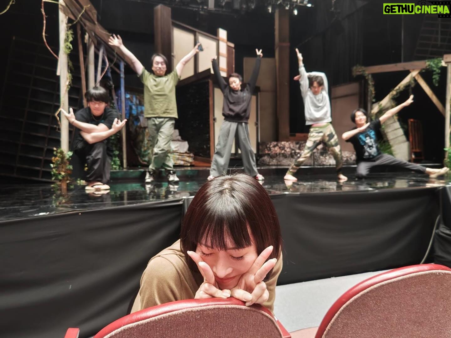 Kaori Nazuka - 0.9K Likes - ♡
#ヘロQ #悪魔の手毬唄
あやねる&さとたくさん
お帰りなさい♪
そして、、、
ボヤけてないバージョン♪
…いや、これも若干ボヤけとるwww
#関智一 さん
#長沢美樹 さん
#小野賢章 くん
#大谷秀一郎 さん
#大髙雄一郎 くん