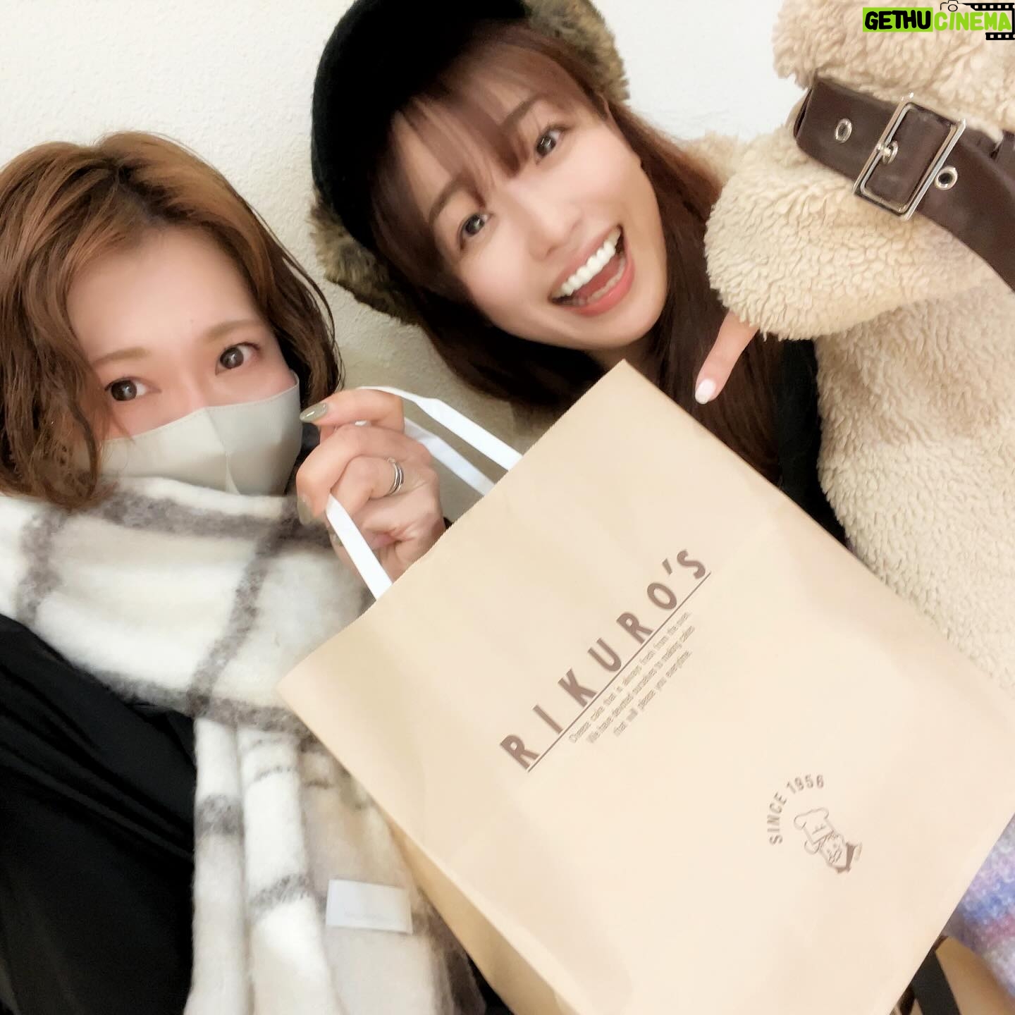 Kaori Nazuka - 0.9K Likes - 🧁
優しい優しい麻帆が♡
忙しいのに🥲
私の大好きな
りくろーおじさんのチーズケーキを
買って来てくれた😭💕
優し過ぎる✨
最高かよ♡
大好きだぁ〜♡♡♡
至福の時間となりました♡
食べてる時もだけど…
何より麻帆の
向日葵のような笑顔に
大変癒されました♡
会えた時間
1時間弱だけど
楽し過ぎて
思い出しニヤニヤが
止まらない…笑