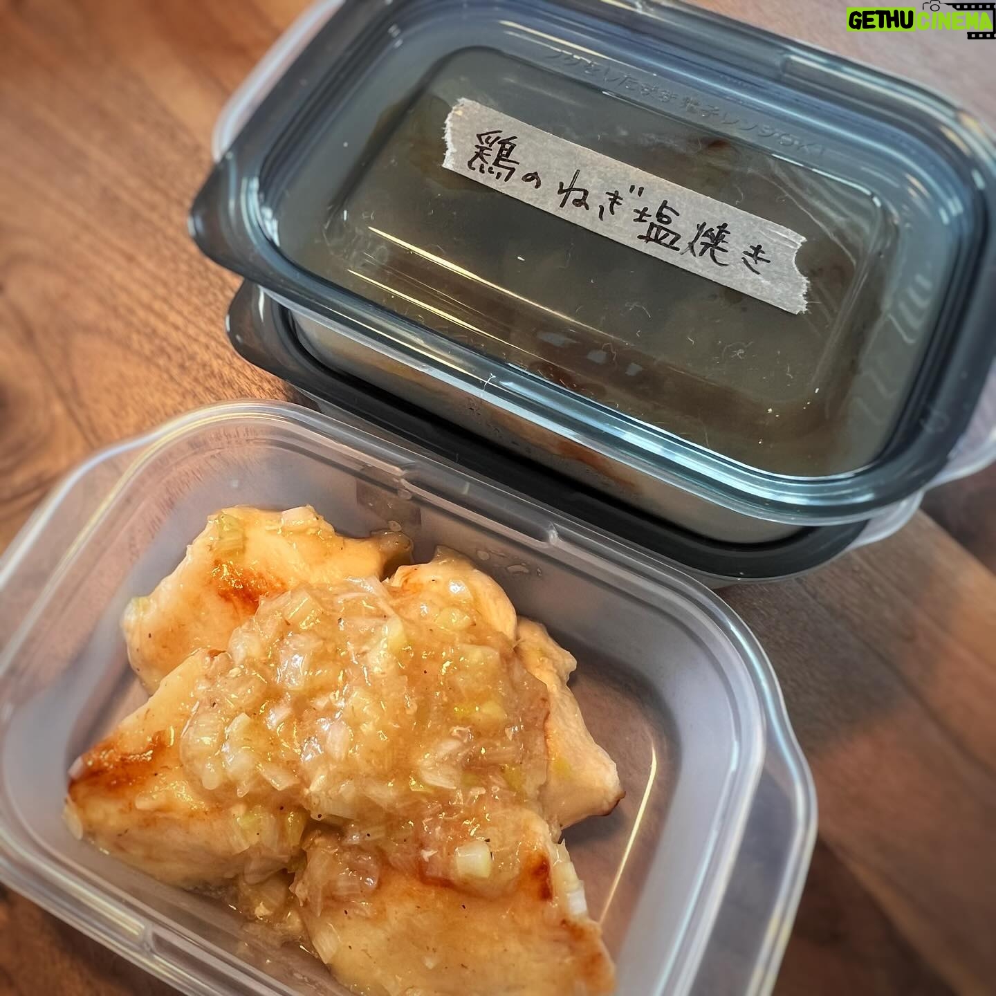 Kaori Nazuka - 809 Likes - 🍱
約一週間で
少しは上達した気がする😋
まだ一週間…?🙄
という恐怖もあるけど…
そこは考えずに…w
ストックも増えたし
気持ち的にも
楽しめるようになってきた♡
娘も新生活で
ドキドキしたり
ワクワクしたり
慣れない生活やルールに
気づかないうちに
たくさんストレス
抱えてるだろうから…
お弁当で
少しでも元気になれたら…♡
と、つい張り切っちゃうよねw
もっともっと
レパートリー増やすぞ〜🎶
#お弁当