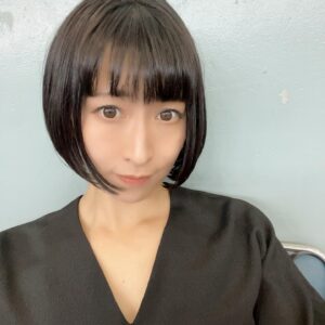 Kaori Nazuka Instagram - ☘️
#ヘロQ #悪魔の手毬唄
お稽古中⭐︎

私の出演回は…
5/4(土) 18:00〜
5/6(祝月) 18:30〜
5/7(火) 18:30〜
5/8(水) 18:30〜
5/9(木) 18:30〜
5/10(金) 12:30〜/ 18:30〜

劇場は新宿にあります
スペース・ゼロ✨