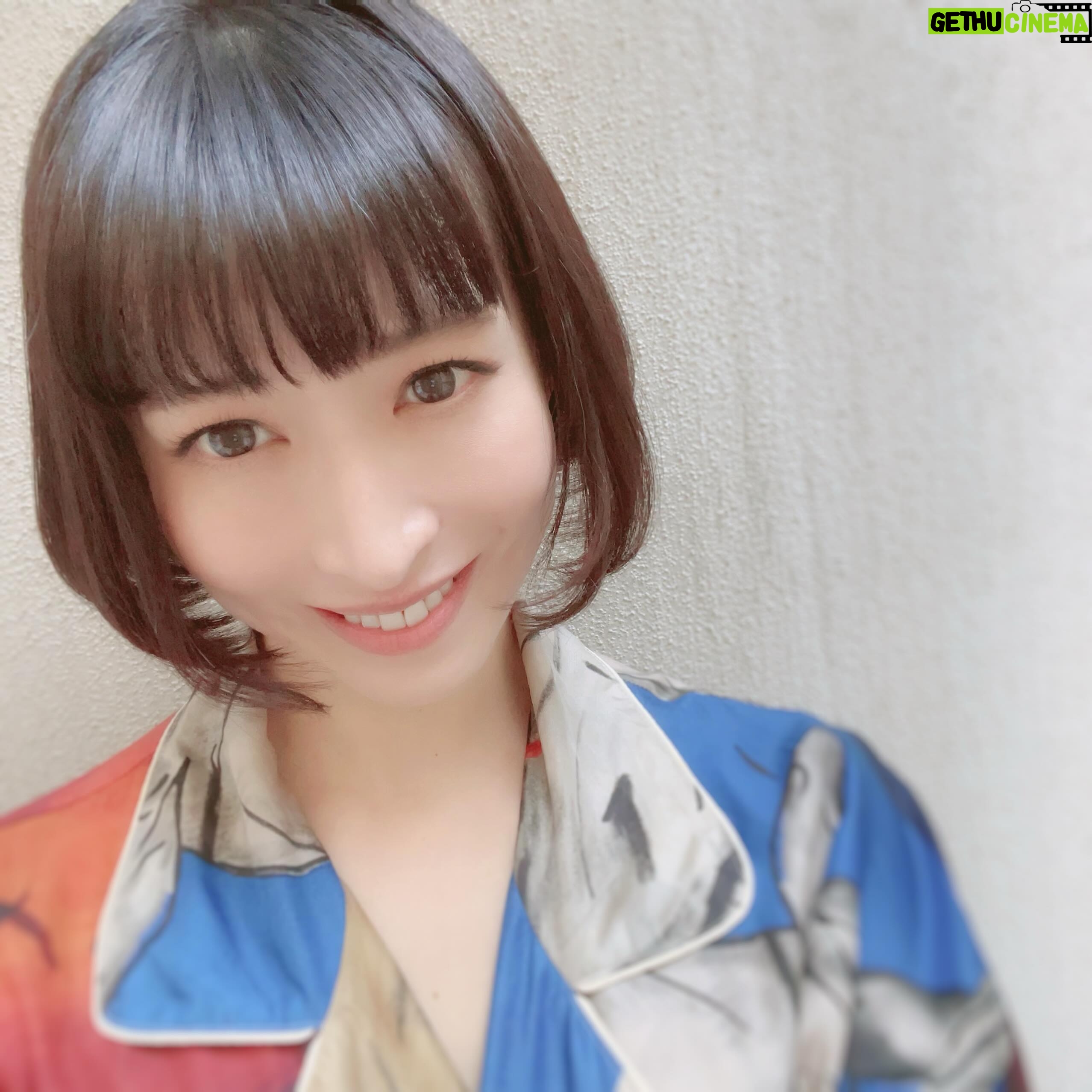Kaori Nazuka - 827 Likes - ♪
私はいよいよ
次が千秋楽!!
劇場で観ていただけたら嬉しいですが…
なんと!今夜は生配信もありますよ♡
『悪魔の手毬唄」』
5月10日(金)18:30~
配信チケット料金 5,000円
購入URL
https://www.ticketpay.jp/booking/?event_id=50764
※配信アーカイブ期間
公演終了から2週間
5月24日(金)23:59まで
#ヘロQ #悪魔の手毬唄