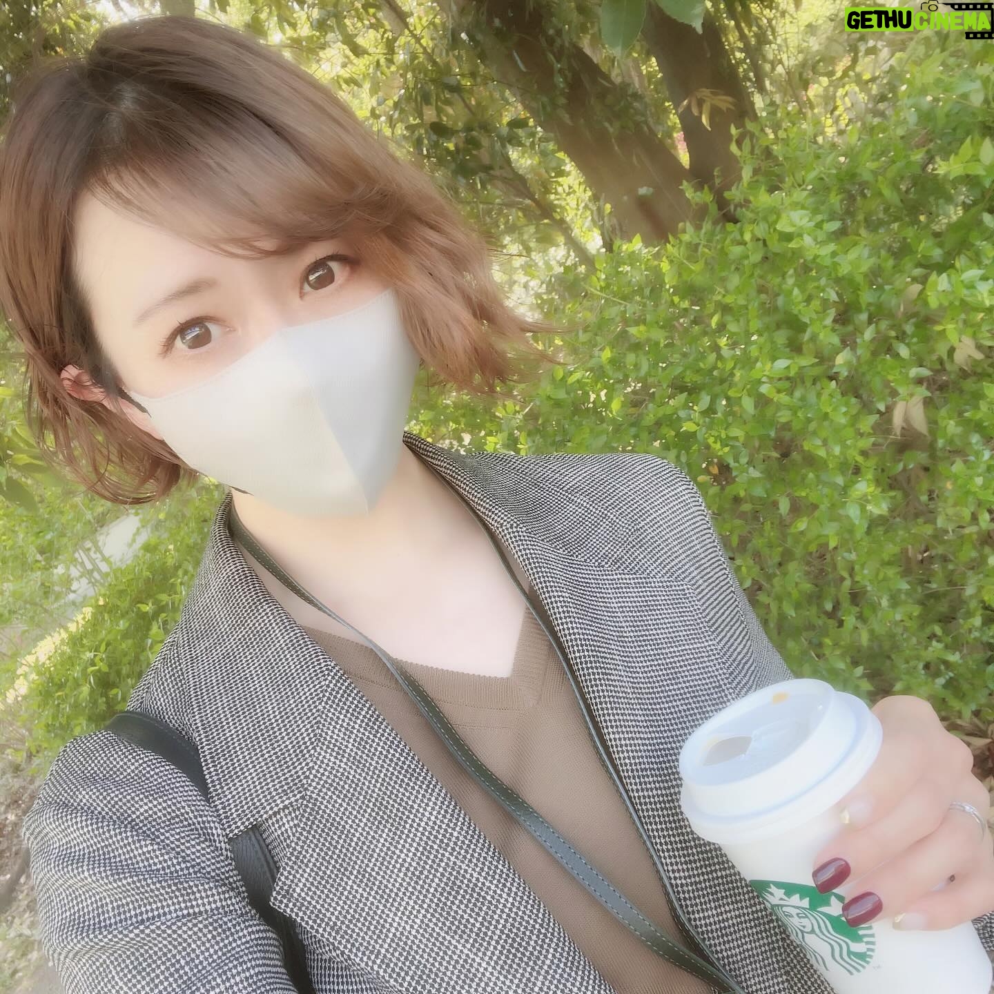 Kaori Nazuka - 1.1K Likes - ☘️
先日は
仕事の合間に
保護者会もあったので
夏用ジャケットで
お仕事に…♡
ジャケット着ると
気持ちもキリッとするよね✨
会社員になった気分で
ちょっとウキウキしちゃう🤭
夏用だから
薄手で軽くてお気に入り♡
ジャケット
集めたくなっちゃうなぁ…🥴