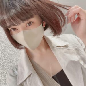 Kaori Nazuka Instagram - 🍀
髪、、、
陽の光で見るとだいぶ明るくなってきた

本番終わったら
どんな髪型にしようかな…🤔
悩み中…

さて、今日も新宿の鬼首村へ…
#ヘロQ #悪魔の手毬唄 
本日は18:30〜
劇場はスペースゼロ✨
ご来場お待ちしております♡