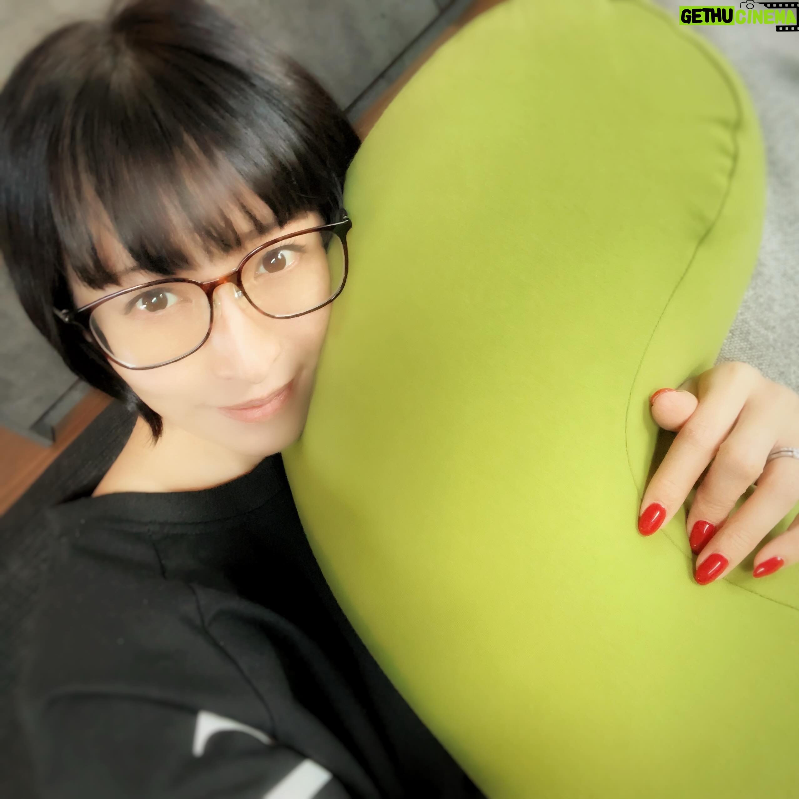 Kaori Nazuka - 1K Likes - 🎂
誕生日プレゼント🎁
家族からはYogiboいただきました♡
台本チェック時に大活躍♡
豆型で使いやすくてお気に入り😊
