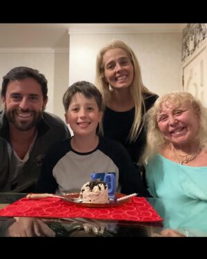 Kapinha Instagram - Surpresa à 00:01 🎂 
O nosso amorzinho faz hoje 10 anos. 🎉 
Já passou uma década. 
Foi a melhor coisa que fizemos nas nossas vidas e hoje vamos comemorar 🥳 com o coração cheio! ❤️
•
•
#aniversario #gabrielkapinha #10anos #hoje #today #17abril #kapinha #parabéns #bday #happybirthday #happybday