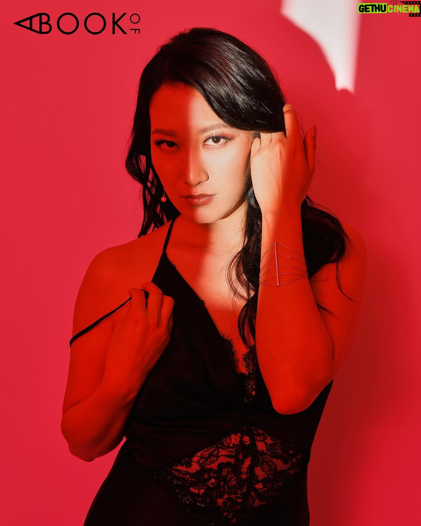 Kara Wang - 3 Likes - @abookof ✨✨✨
photos: @graphicsmetropolis
assisted: @jessezapatero
stylist: @styledbymersi
mua: @annyk.makeup
hair: @gypsyjunie