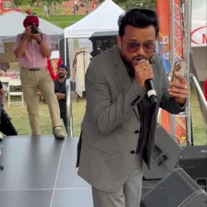 Karamjit Anmol Instagram - Dunia dian sarian bhaina nu mere vallon rakhdi dian lakh lakh Mubarakan