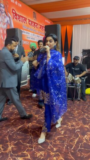 Karamjit Anmol Instagram - Auj Na Bulai Meri Bhabi Mere Nal Aey… 🎙️🎵. 

#nishabano #karamjitanmol #live #mela 
📱 9915846154 , 9876788641