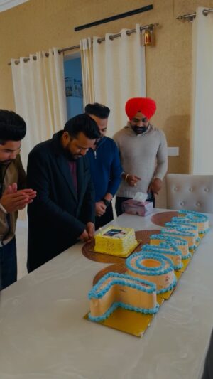 Karamjit Anmol Instagram - ਜਨਮ ਦਿਨ ਦੀਆ ਬਹੁਤ ਬਹੁਤ ਮੁਬਾਰਕਾਂ ਕਰਮਜੀਤ ਅਨਮੋਲ ਬਾਈ ਜੀ🙏🏻 ਰੱਬ ਤੁਹਾਨੂੰ ਹੋਰ ਤਰੱਕੀਆ ਬਕਸੇ🙏🏻 @karamjitanmol