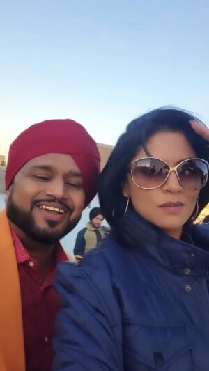 Karamjit Anmol Instagram - Tenu Kala Chasham Jachda ae..!! 😎👌🏻

@ikavitakaushik @jaswinderbhalla @nareshkathooria @carryonjattamovie 

#carryonjatta3