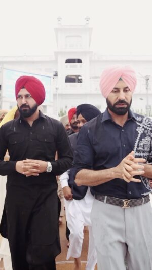 Karamjit Anmol Instagram - ਸੱਚੇ ਪਾਤਸ਼ਾਹ ਮੇਹਰ ਕਰਿਓ…🙏