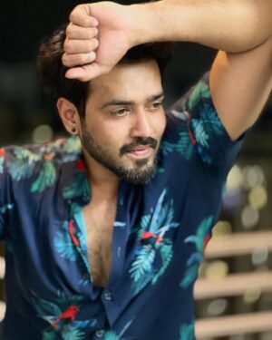 Karan Khanna Instagram - Fluent in brown eyes😉