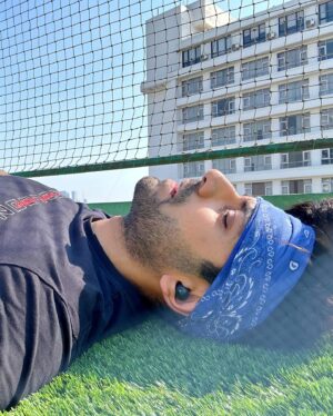Karanvir Sharma Instagram - First day to new beginnings ! 

Happy #worldhealthday to me…to all of us. 

Sunshine, Magnesium, cycling, swimming, strength training, chamomile tea, intermittent fasting, no sugar, laughs, good movies. 
That’s all !! 

#fitness #healthy #hiit #workout #training #strength #karanvirsharma #kvians