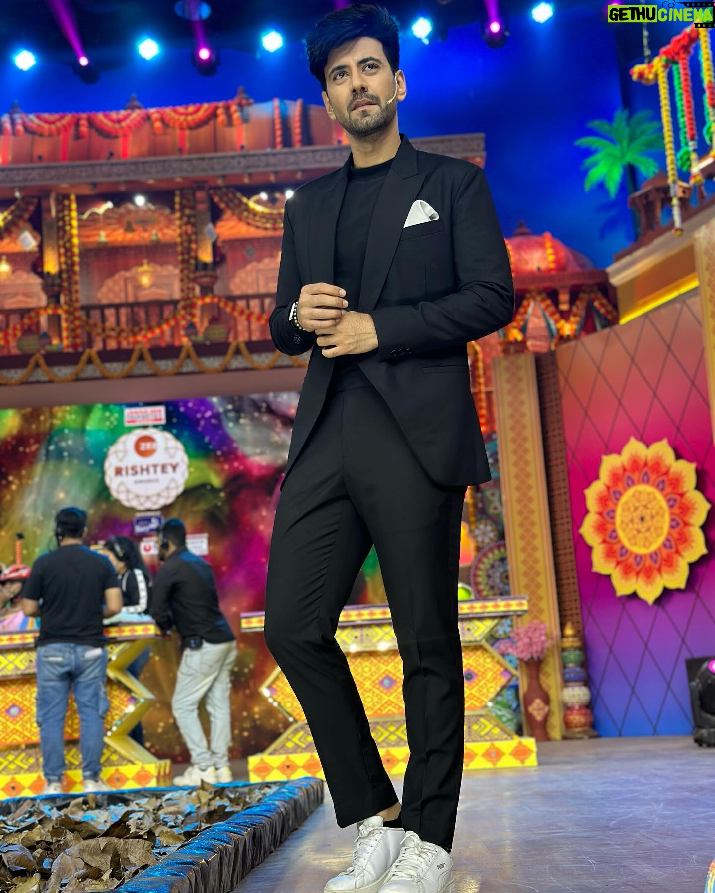 Karanvir Sharma - 25.1K Likes - Kaisa laga aap sab ko ?
Khana bhi
Gaana bhi aur
Fungama Bhi. 🎉
@zeetv @zee5shows
#rabbsehaidua #haider #dua #duha #zeetv #zee #zee5shows #fun #games #live