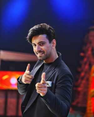 Karanvir Sharma Instagram - Host with the Most ?!

Stay tuned to @zeetv @zee5shows for #khaanagaanafungama today 5.30pm IST. 

I’m sure you’ll have as much fun as we did. 

📸- @pappu.gupta.549 

#karanvirsharma #karanvirsharma𓇼 #haider #rabbsehaidua #zeetv #zee5 #bollywood #host #fungames #challenge #liveevent #realityshows