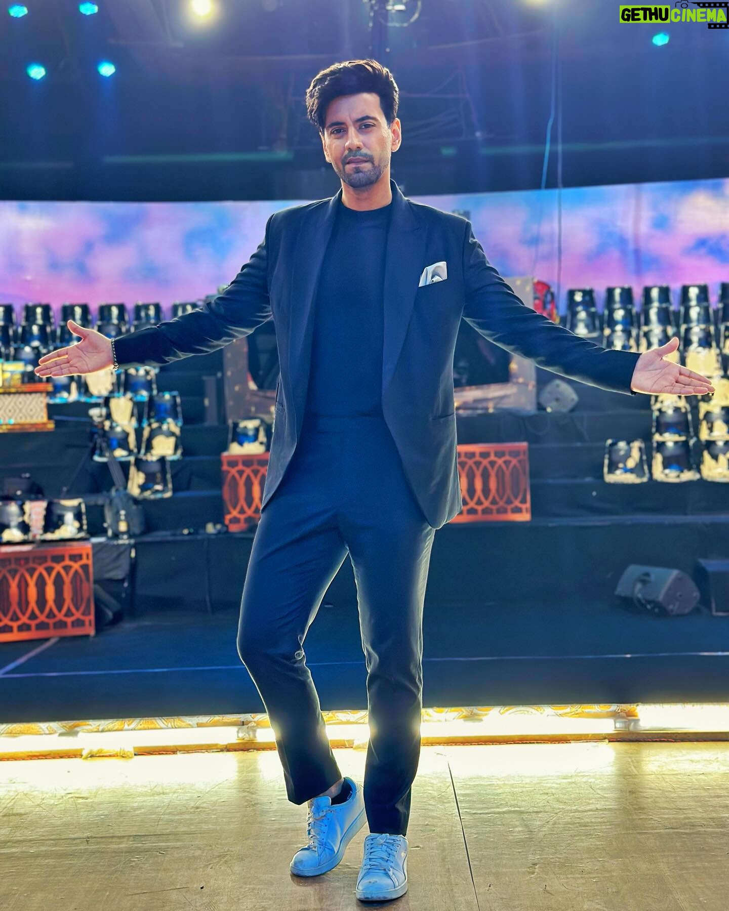Karanvir Sharma - 18.2K Likes - Host with the Most ?!
Stay tuned to @zeetv @zee5shows for #khaanagaanafungama today 5.30pm IST.
I’m sure you’ll have as much fun as we did.
📸- @pappu.gupta.549
#karanvirsharma #karanvirsharma𓇼 #haider #rabbsehaidua #zeetv #zee5 #bollywood #host #fungames #challenge #liveevent #realityshows