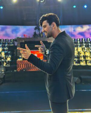 Karanvir Sharma Instagram - Host with the Most ?!

Stay tuned to @zeetv @zee5shows for #khaanagaanafungama today 5.30pm IST. 

I’m sure you’ll have as much fun as we did. 

📸- @pappu.gupta.549 

#karanvirsharma #karanvirsharma𓇼 #haider #rabbsehaidua #zeetv #zee5 #bollywood #host #fungames #challenge #liveevent #realityshows