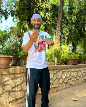 Karanvir Sharma Instagram - 🩵💚💛🧡🩷💙💜

.
.
.
.
.
.
#holi #holi2024 #holifestival #karanvitsharma #balamoichkari #karanvirsharma #kvians
