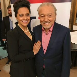 Karel Gott Instagram - Tak jsem si myslel, že už Jiřinu po těch 57 letech znám, ale musím říct, že mě stále svými výkony překvapuje. V této herecké poloze psychothrilleru Klec jsem Jiřinu doposud neznal. Spolu s Kryštofem Hádkem ve svých rolích doslova excelovali a hráli velmi věrohodně. Byl jsem do děje tak vtažen, že jsem ji měl chuť celý večer před Kryštofem chránit. Kryštof je ale velký talent a sympaťák! Má být po kom, protože včera jsem poznal i jeho rodiče. Prožili jsme krásný večer ve skvělé společnosti a zároveň oslavili narozeniny Jiřiny. 
#klec#uzasnyvecer#narozeninyjirinybohdalove