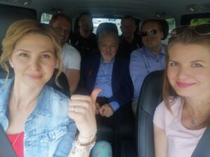 Karel Gott Instagram - Vzhůru do Zlína po D1 a večer na ČT Art ve 20:20 h.  #dreamteam #dokumentolgaspatova #zlinfilmfestival