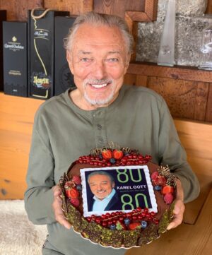 Karel Gott Instagram - Dnes je to 6 měsíců... 🖤🙏 Jak moc nám chybíš, drahý Karle, lásko moje, tatínku náš! 🖤😔