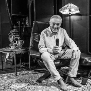 Karel Gott Instagram - Milí Karlovi příznivci, množí se dotazy, kdy vyjde manželova avizovaná autobiografie.
Kniha byla dopsána manželem již na sklonku jeho života. Aktuálně pracujeme na její vizuální podobě, což je v kompetenci agentury Karel Gott Agency. 
Předpokládáme, že by manželova autobiografie měla vyjít letos na podzim. 🙌 Ivana Gottová #autobiografiekarlagotta #fotopetrkozlik