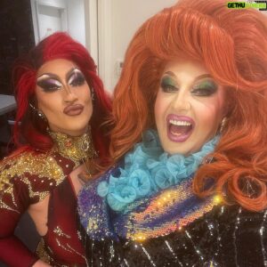 Karen From Finance Instagram - What the duck!? 🦆 Such a treat witnessing this POWERHOUSE live on stage! And a sweetheart to behold. Lovely meeting you @iamanetra !! ❤️