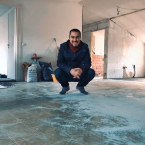 Karim Musa Instagram - Come ricorderete, a Settembre 2019 ho comprato un appartamento da ristrutturare.
Con il COVID di mezzo si sono allungati i tempi di lavoro e consegna, ma finalmente è finita.
Da quel giorno ho fatto una foto ad ogni traguardo:
-Buttato giù muri
-Ricostruiti e spostati
-Dipinto le pareti
-Montato la cucina
-Messa in posa del pavimento
-Finalmente viverci