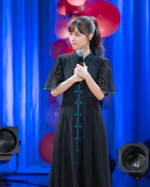 Karin Isobe Instagram - .

Twitterの方では書いたけど、
きっとInstagramだけを見てる方もいると思うので💡

改めて、、

今年も、お誕生日イベント #ぽかおた2023 
無事に開催することができました🎂💐

両部満席！本当にありがとうございます☺️

.

Twitterと文章重なっちゃいますが…、
私の伝えたいことなので書きます。

みんなが応援してくれるお陰で、
今回もこんな素敵なお誕生日イベントを
開催することが出来たんです。

年々、キャパも来場者数も増えて

私の歩んできた道、これから歩む道を
こんなにも沢山の人が支えてくれるのかと思うと
心強いし、何よりとってもとっても嬉しいです。

(もちろん会場に来てくれたみんなの他にも、
いろんな形で応援してくれていることも知っているし、
それもとても幸せです。全部届いてるよ！)

でも、だからこそ、
みんなのことを大切にしたいから

どんなに応援してくれる人が増えても
大勢の"みんな"ではなくて、
心の中では一人一人の"あなた"と向き合って
一緒に夢を叶えたり、色んな景色を見たいです。

snsって文字数の関係もあるし、
"みんな"って言葉を使いがちだし、
(それも間違ってないと思うし…)

でも、私がみんなって書く時も、
そこの"あなた"のことを言ってるんだよ。
って、心の中で分かってて貰えたら嬉しいです。

色んな応援の形があっていいし、
無理はしてほしくないし、、

でも、これからも楽しい夢を一緒にいっぱい見たいから
ずっとずっと幸せにするから、ついてきてね！

新しい1年も楽しいこといっぱいあるよ！
待っててね！

花凜 より

.
#ぽかおた2023 #かりんと一緒