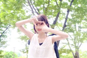 Karin Isobe Instagram - .

Instagramでもお披露目🕺🏻

髪の毛バッサリ切りました、礒部さんです✌🏻

Twitterでめっちゃ好評すぎで、とっても嬉しかったです！
有難い！バッサリいった甲斐がありました〜〜〜！！！

.
髪切るってなってから当日まで
毎日舞台の本番前くらい緊張してたよ。笑

またライブ時などはエクステつけたり、
私自身も色々楽しみたいと思ってるので
皆さんぜひ色んな礒部さんにお付き合い下さい♪笑

.

あ〜〜〜〜〜ドキドキしたけど切ってよかった☺️☺️☺️

.
#ショート #ショートヘア 
#ショートカット女子 
#bonne #ワンピースコーデ