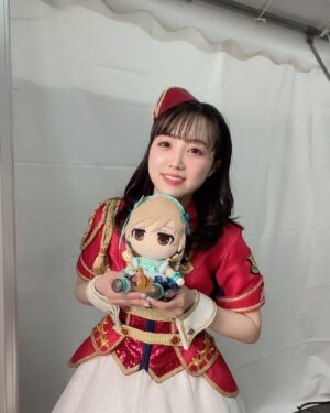Karin Takahashi Instagram - .
10周年のファイナルに、
乃々ちゃんとたくさんの楽曲を披露できて嬉しかったです。

今回のライブでは、楽曲ランキングの上位3曲に参加できて、
乃々ちゃんが今までたくさん頑張ってきたからかなって誇らしく思いました。
∀NSWERもランクイン！

今回の高橋的裏テーマは
「できるだけたくさんの仲間と写真を撮る！」
10周年のお祭りだしね！

歌い終わって控室に戻ったら感想をくれる仲間たち、
パフォーマンスが好きだって褒めてくれる先輩たち、
あったかいスタッフさんたちにいつもたくさんの感謝です。

懐かしい衣装も沢山着せてもらえて嬉しかったです。

「always」
乃々ちゃんからプロデューサーさんへの想いがしっかり伝わったでしょうか。
高橋的には"あなた"は乃々ちゃんだなという風にも思っていて。
乃々ちゃんが私を見つけてくれて、輝かせてくれているから。
乃々ちゃんと一緒だったから、強くいられるんだよって。

だから、お姫様に憧れたりもした乃々ちゃんの頭に、
ティアラを載せてあげたい。

乃々ちゃんの輝きがもっともっとみんなに伝わるように、これからも一緒にどこまでも歩いていけたらと思います。
これからも森久保乃々ちゃんのプロデュースよろしくお願いします。

THE IDOLM@STER CINDERELLA GIRLS 10th ANNIVERSARY M@GICAL WONDERLAND!!!

#シンデレラ10周年_ファイナルday1 
#シンデレラ10周年_ファイナルday2 
#idolmastercinderellagirls