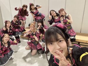 Karin Takahashi Instagram - Shout out Live!!!

これでさいごかな！

ななみん、ちょうかわいい☺︎
推し☺︎笑

らなちゃもいっぱはなせた〜はぴはぴ〜！！

かおるんは控え室の席が前後だったんだけど、いっぱい話せたし、すごい話聞いてくれて、こっそりママ……👶っておもった。

志貴くんと写真撮りたかったけど、スマホ持ってなかったから「一緒に写真に写りたいけどスマホないんです撮ってください！」ってお願いしたら撮ってくれた。
私へんなやつすぎたけどやさしい。。。

大集合も撮ってくれるねこさん。

出番の関係で写真撮れなかった子もいて悲しみ……。
またライブで一緒になれるといいな。

たくさんの先輩たち、仲間たちに支えられて、楽しいライブができました！
プロデューサーさんも応援してくれてありがとう！！