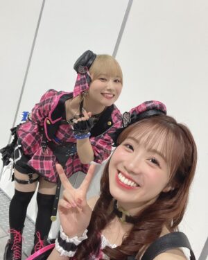 Karin Takahashi Instagram - Shout out Live!!!

続き！

とみーちゃん！
今回いっぱい話せた！と思う！
嬉しい！仲良くなれた！

あんしんのことみん😚
なみだのくに、いっぱい褒めてくれた。やさしい。いつもちいさきいのちを見守ってくれている🐿️

ねこさんいっぱい写真撮ってくれた！！！青二の太陽や☀️

ひーちゃん
まきのさん
まつえりさん
…♡