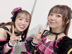 Karin Takahashi Instagram - Shout out Live!!!

同期組🗳️

ゆうゆう！！
ずーーーっと心の支え꙳✧˖°
日付変わった瞬間に連絡くれて、部屋にお祝いしにしてくれたの！だいすき！
これからもずっとずっと一緒にいたいっ！

さやさや！！
どんどん落ち着いたお姉さんになっていくさやさや。
さやさやと話してると癒されるんだなぁ〜！
Starry Night一緒に歌えてうれしかった！