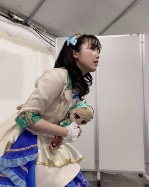 Karin Takahashi Instagram - .
10周年のファイナルに、
乃々ちゃんとたくさんの楽曲を披露できて嬉しかったです。

今回のライブでは、楽曲ランキングの上位3曲に参加できて、
乃々ちゃんが今までたくさん頑張ってきたからかなって誇らしく思いました。
∀NSWERもランクイン！

今回の高橋的裏テーマは
「できるだけたくさんの仲間と写真を撮る！」
10周年のお祭りだしね！

歌い終わって控室に戻ったら感想をくれる仲間たち、
パフォーマンスが好きだって褒めてくれる先輩たち、
あったかいスタッフさんたちにいつもたくさんの感謝です。

懐かしい衣装も沢山着せてもらえて嬉しかったです。

「always」
乃々ちゃんからプロデューサーさんへの想いがしっかり伝わったでしょうか。
高橋的には"あなた"は乃々ちゃんだなという風にも思っていて。
乃々ちゃんが私を見つけてくれて、輝かせてくれているから。
乃々ちゃんと一緒だったから、強くいられるんだよって。

だから、お姫様に憧れたりもした乃々ちゃんの頭に、
ティアラを載せてあげたい。

乃々ちゃんの輝きがもっともっとみんなに伝わるように、これからも一緒にどこまでも歩いていけたらと思います。
これからも森久保乃々ちゃんのプロデュースよろしくお願いします。

THE IDOLM@STER CINDERELLA GIRLS 10th ANNIVERSARY M@GICAL WONDERLAND!!!

#シンデレラ10周年_ファイナルday1 
#シンデレラ10周年_ファイナルday2 
#idolmastercinderellagirls