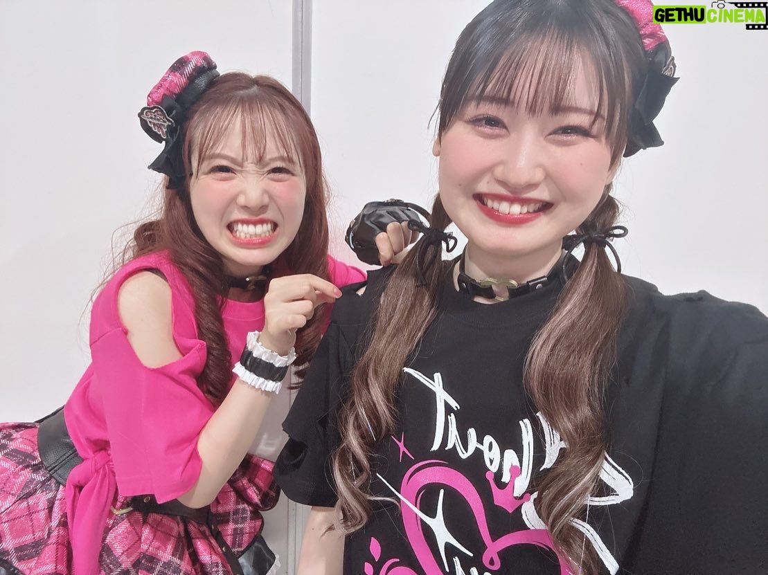 Karin Takahashi - 2.1K Likes - Shout out Live!!!
♛ ♕なの・くらうん♕ ♛
なーが2人組を組むなら乃々ちゃんと組んでほしいと密かに願っていました。
まさか叶うなんて、
それもこんなにすぐにライブでも披露できるなんて☺︎
とってもすてきなユニットになれたと思います!
あんなにリラックスしてわくわく始められるパフォーマンスは、ひーちゃんとだからこそ。
ひーちゃんといる時間はとても心地よくてかわいくて。
2人のページもっと増やしたいです、まだ書き足りないや。
デレステのコミュもぜひ読んでみてください👑
