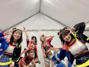 Karin Takahashi Instagram - .
★さよならアンドロメダ
初！オリメン！！
ついに揃って本当に嬉しい……。
乃々ちゃんが凛さんと亜季さんに助けられていたように、
私もふーりんさんとともともさんにすごく勇気をもらってステージに立てました。

★∀NSWER
たくさんの仲間と歌えました！
インディヴィジュアルズの絆を見せつけられたｯ！！
大阪からの、美玲ちゃんと輝子ちゃんの想いを受け取って、繋ぐことができたかなと。
バンドさんとパフォーマンスできたのも楽しかった！

たくさんの仲間たちと☺︎

#シンデレラ10周年_ファイナルday1
#idolmastercinderellagirls