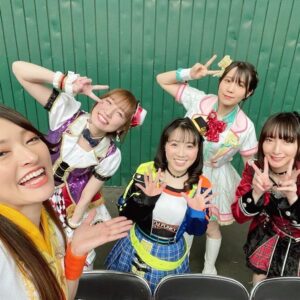Karin Takahashi Instagram - .
★さよならアンドロメダ
初！オリメン！！
ついに揃って本当に嬉しい……。
乃々ちゃんが凛さんと亜季さんに助けられていたように、
私もふーりんさんとともともさんにすごく勇気をもらってステージに立てました。

★∀NSWER
たくさんの仲間と歌えました！
インディヴィジュアルズの絆を見せつけられたｯ！！
大阪からの、美玲ちゃんと輝子ちゃんの想いを受け取って、繋ぐことができたかなと。
バンドさんとパフォーマンスできたのも楽しかった！

たくさんの仲間たちと☺︎

#シンデレラ10周年_ファイナルday1
#idolmastercinderellagirls