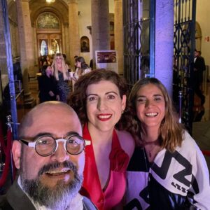 Karina Gidi Instagram - Ceremonia 65 de entrega del Ariel, anoche en Guadalajara! Qué alegría haber estado ahí para presenciarlo y celebrar. Felicidades a la @academiacinemx, a @leticiahuijara_oficial por ese discurso a @innapayan por todo el trabajo realizado. Mil felicidades a nominados y ganadores! Felicidades también al brillante @hugoarrevillagaserrano por esa dirección sensible y elegante, y a @escribajista por la audaz y encantadora dirección musical. Gracias a las autoridades correspondientes por la disposición y el esfuerzo, salir de la cdmx con un evento cono esta ceremonia es bueno para nuestro gremio en todo el país, y lleva alegría y vínculos al estado que nos hospeda. Un gusto conocer a la Secretaria de Cultura #LourdesGonzález, al Secretario General de la @udg_oficial y Presidente del @ficg  #GuillermoGómezMata, y coincidir con el querido @igorlozada y la hermosa @denissesparrago. Por fin me pude reunir con la chef del momento @monicadionne y con montones de amigos y colegas con quienes no hubo foto pero sí abrazos, cariño, risas y conversación.